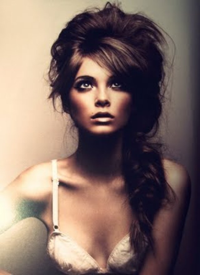 model+shot-har_mkup