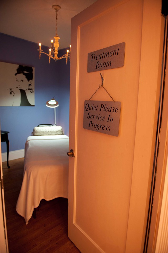 Modern Betty Salon