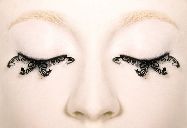 paperself+eyelashes-horse
