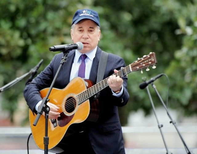 paul-simon-sings-sound-of-silence-ground-zero-9-11-memorial