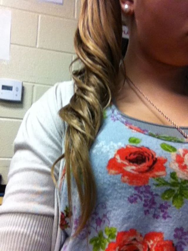 ponytail post curled