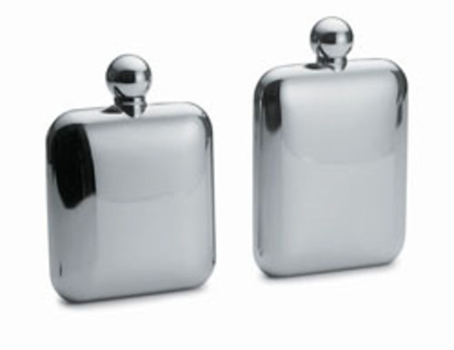 secret-santa-churchill-hip-flask-250
