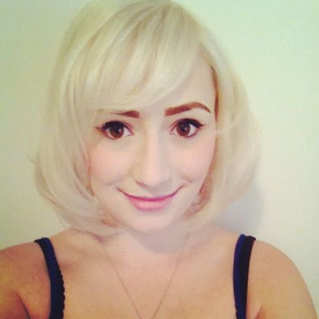 short blonde bob