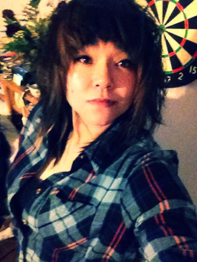 short,choppy,streaks, fun,cute, bangs, 