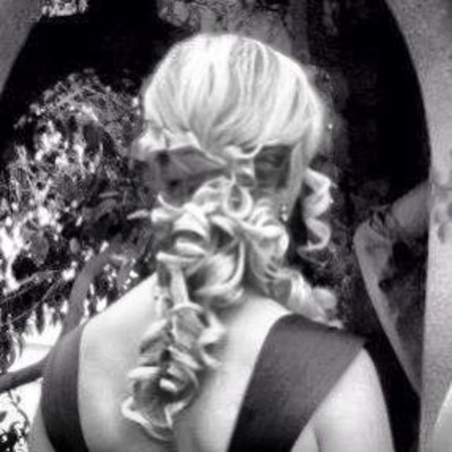 side pony with curls!