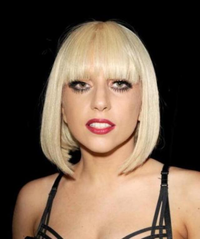 simple blonde bob