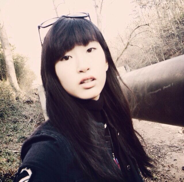 these are my current bangs! sorry for the uneven-ness, i attempted to cut my hair myself XD (never happenin again)