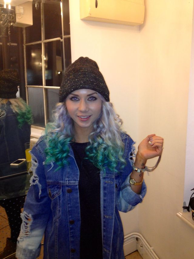 tropical green, silver, wand curls. 