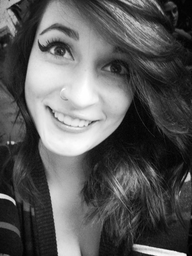 wavy hair. side bangs. brunette.