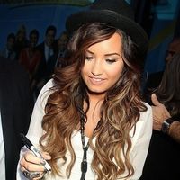 Thumb love%20demis%20hair%20 1376464197