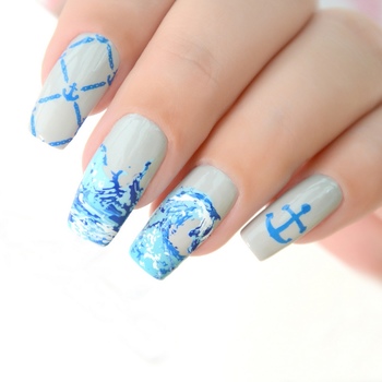 Tatiana love nails