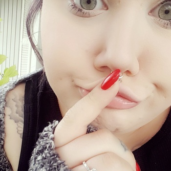 Renzelda_nails