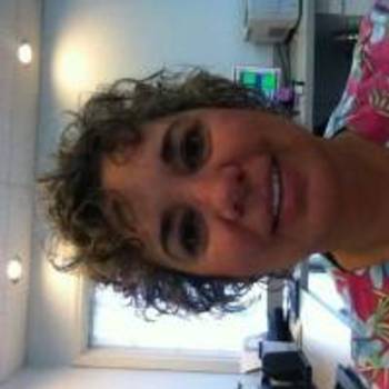 Debbie Hafner flydebe