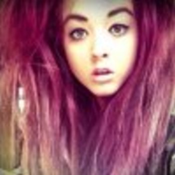 Evie Rubra