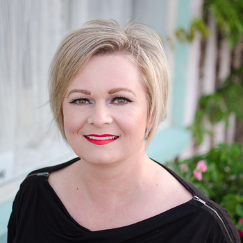 Cassandra Clark @myfreehandnails